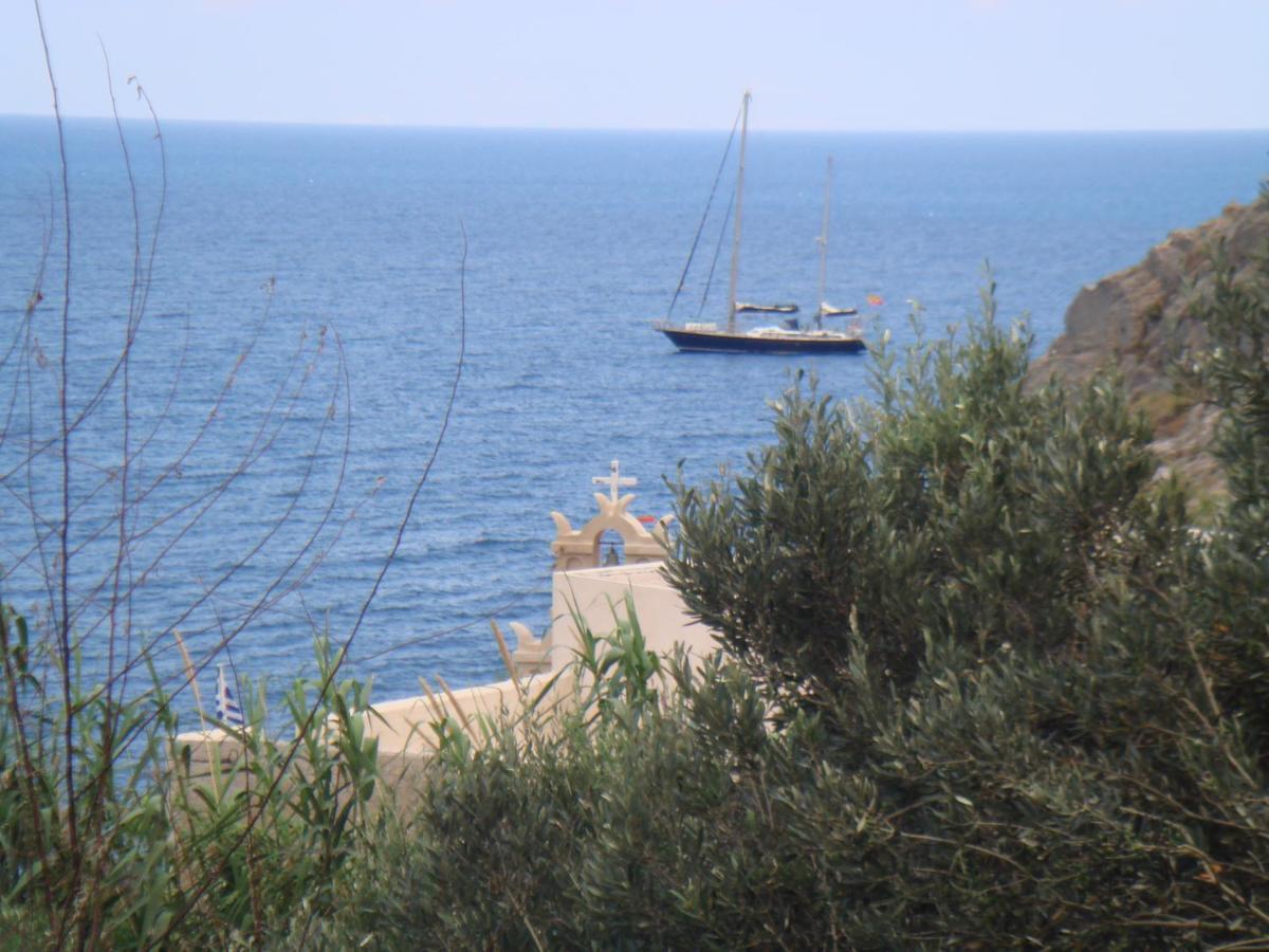 Moschatos Beach House Kamári Екстериор снимка
