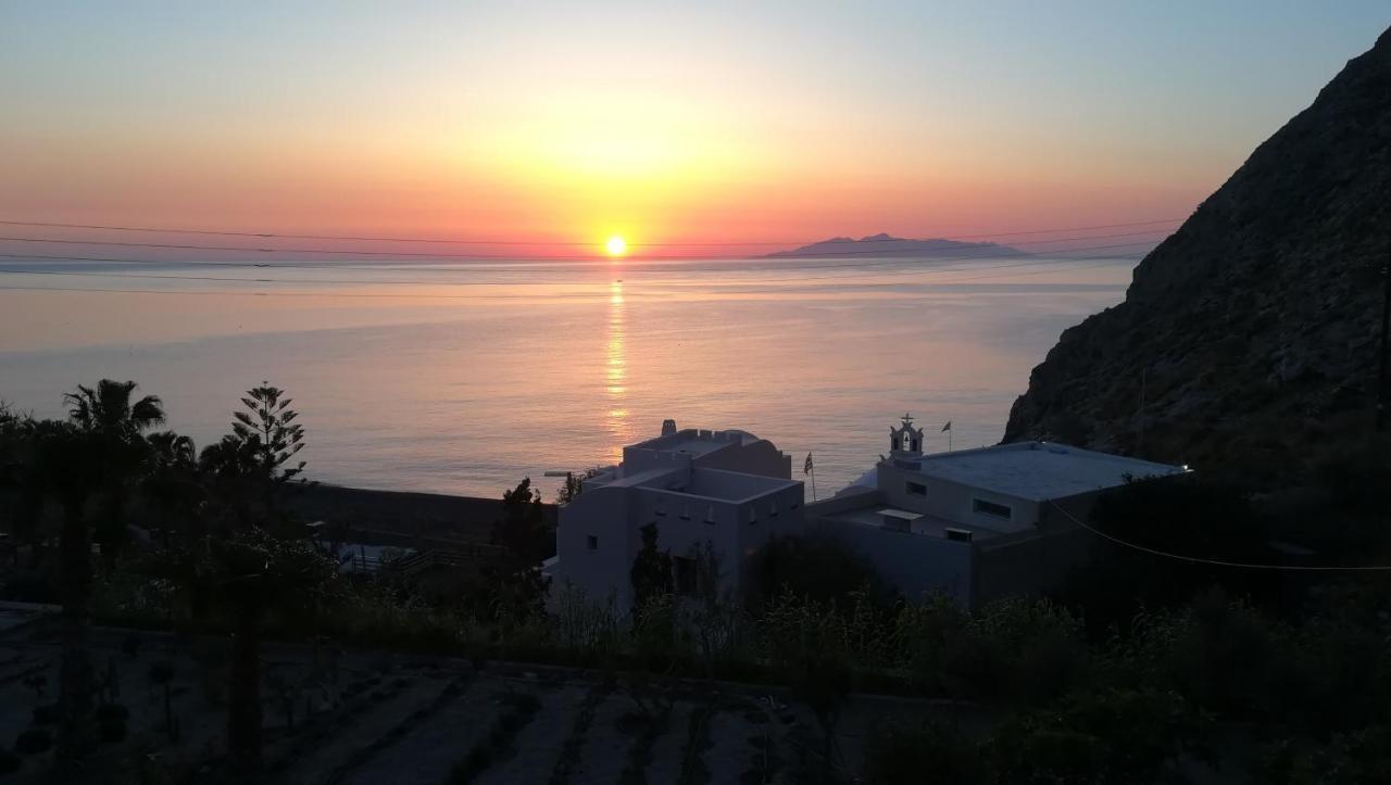 Moschatos Beach House Kamári Екстериор снимка
