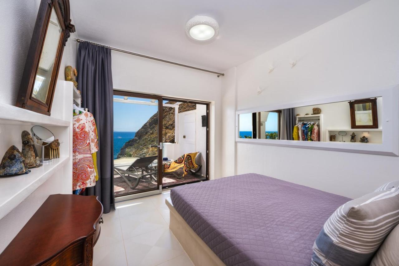 Moschatos Beach House Kamári Екстериор снимка