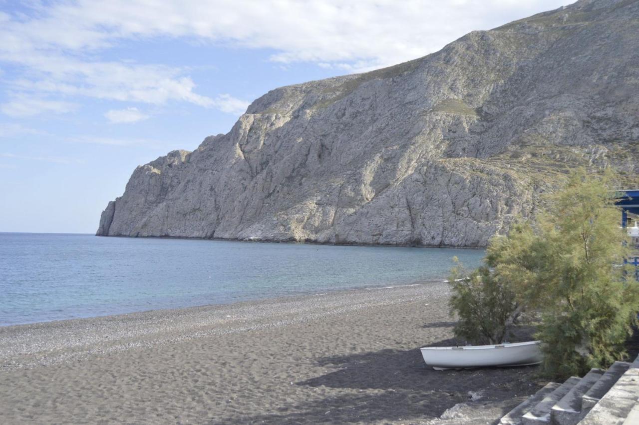 Moschatos Beach House Kamári Екстериор снимка