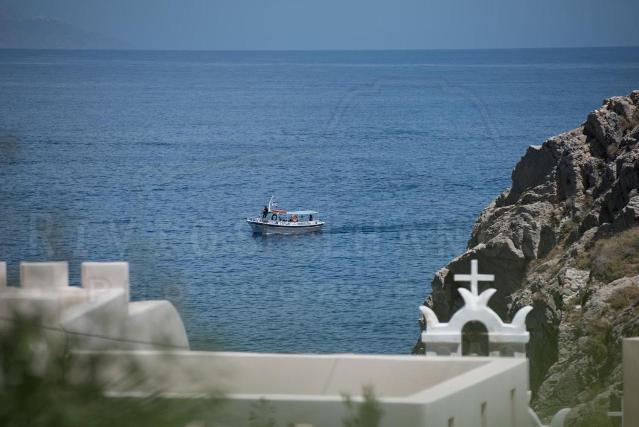 Moschatos Beach House Kamári Екстериор снимка