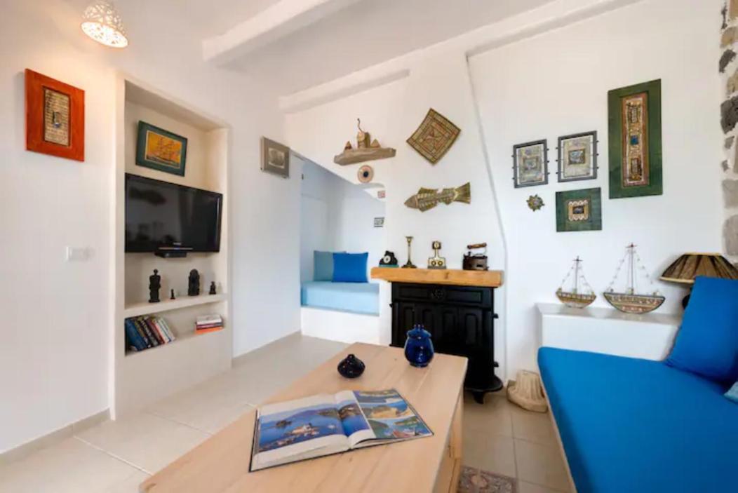 Moschatos Beach House Kamári Екстериор снимка