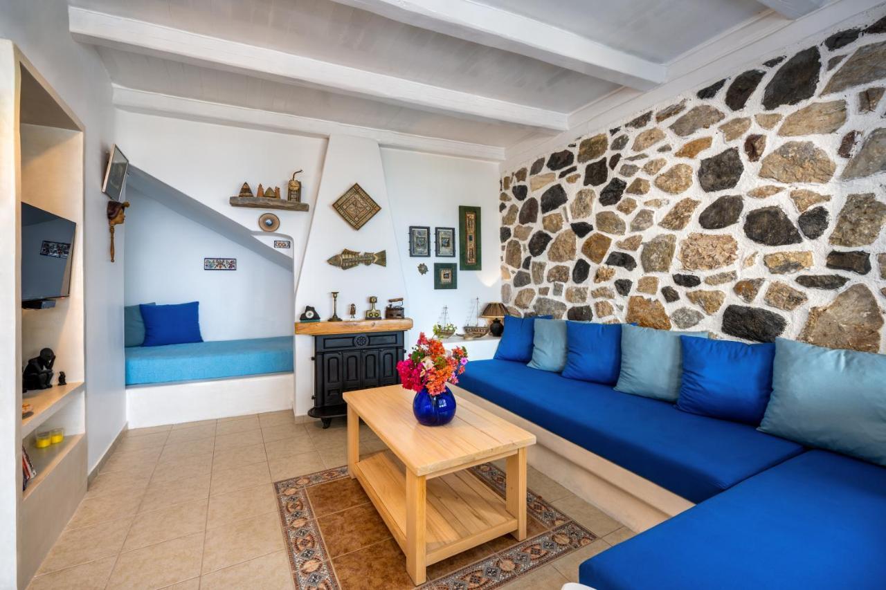 Moschatos Beach House Kamári Екстериор снимка