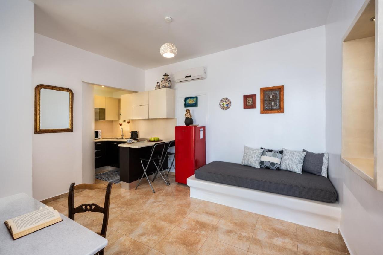 Moschatos Beach House Kamári Екстериор снимка
