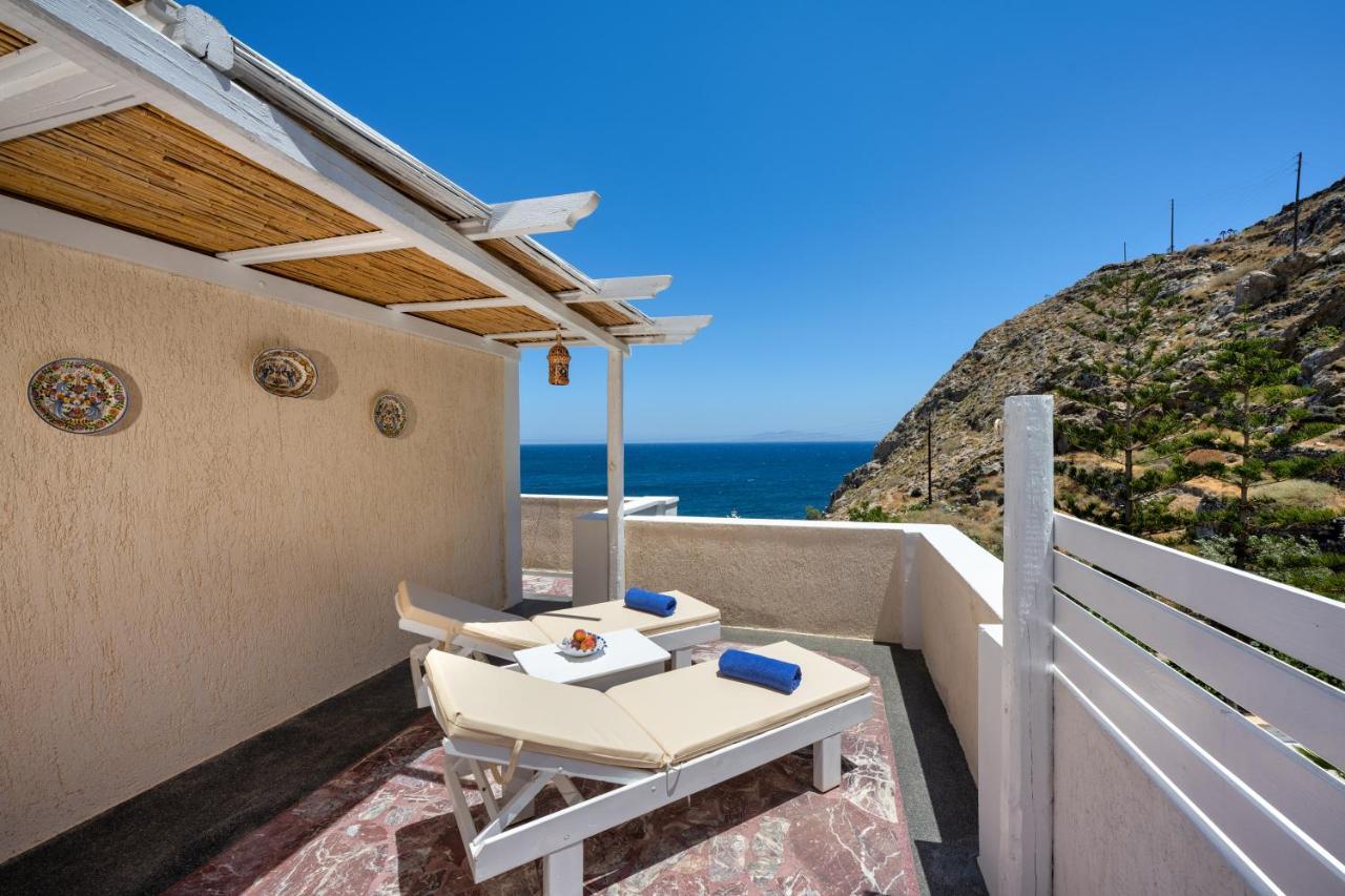 Moschatos Beach House Kamári Екстериор снимка