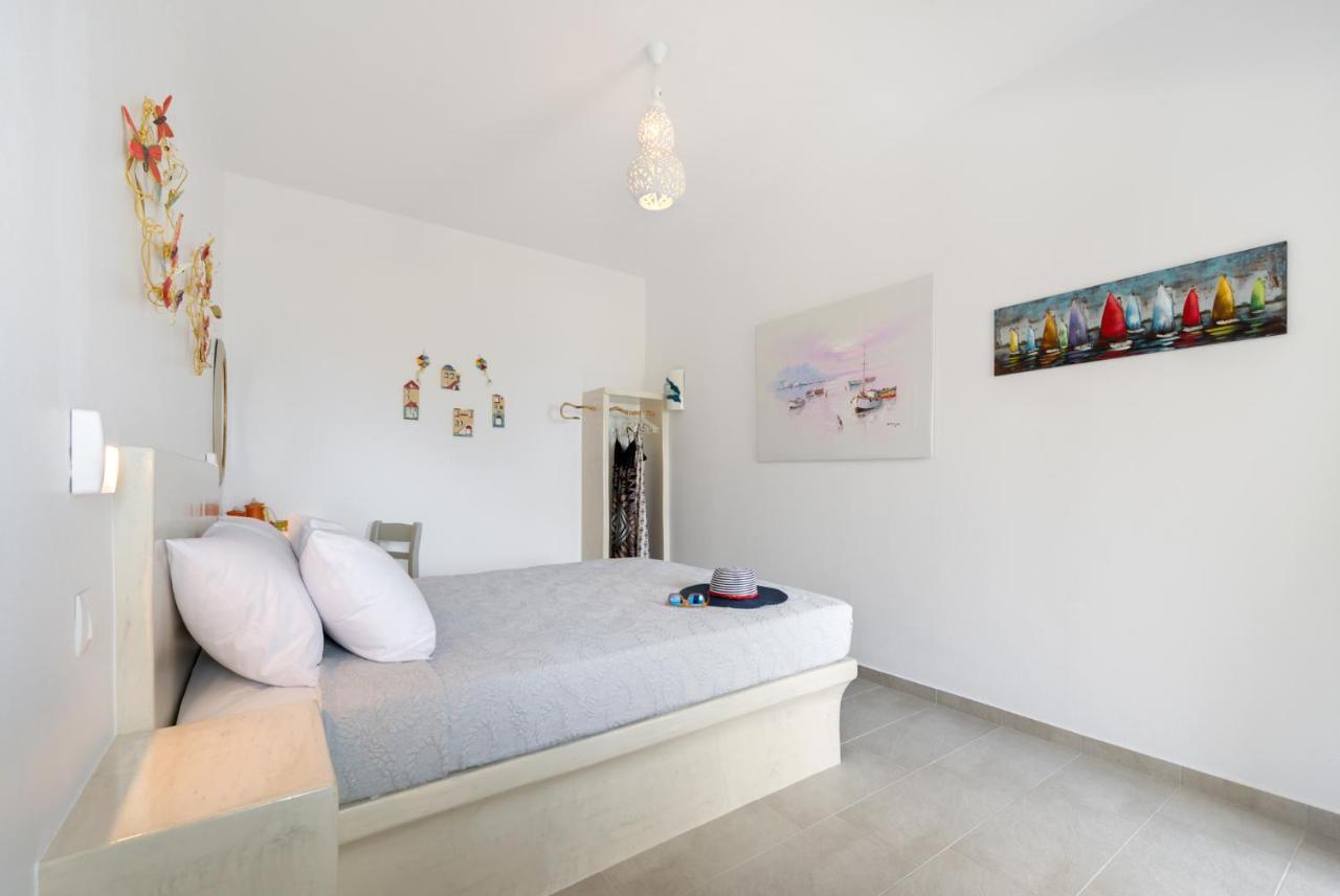 Moschatos Beach House Kamári Екстериор снимка