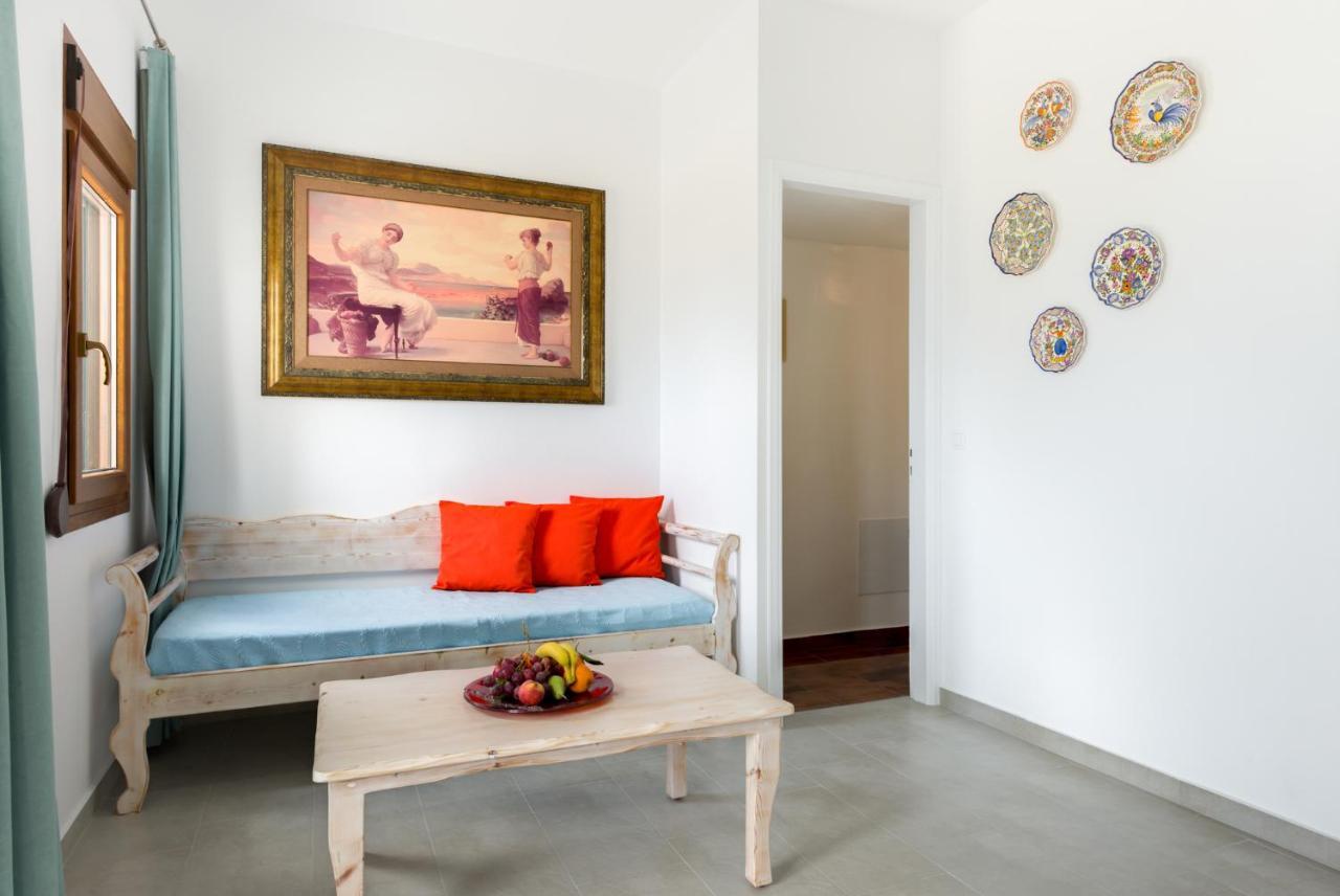 Moschatos Beach House Kamári Екстериор снимка