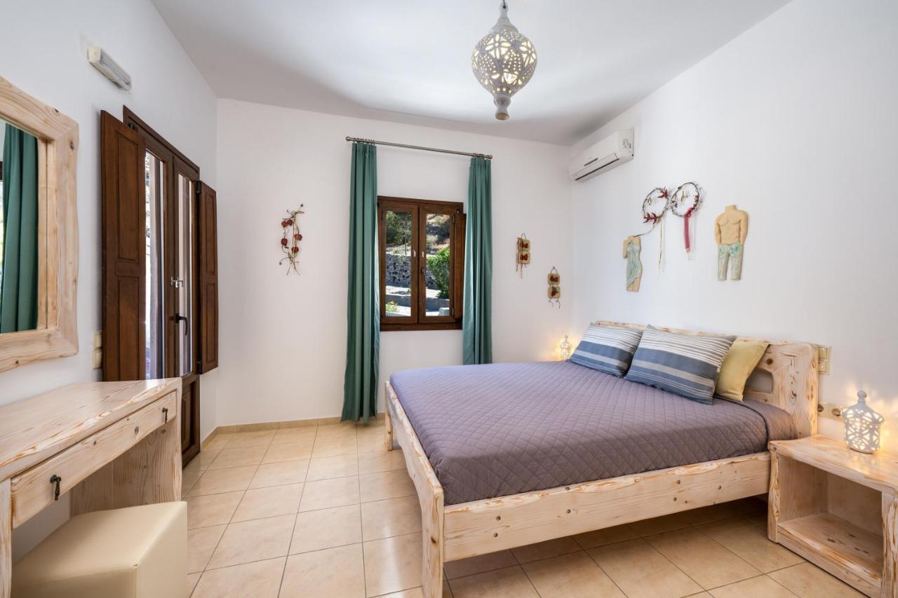 Moschatos Beach House Kamári Екстериор снимка
