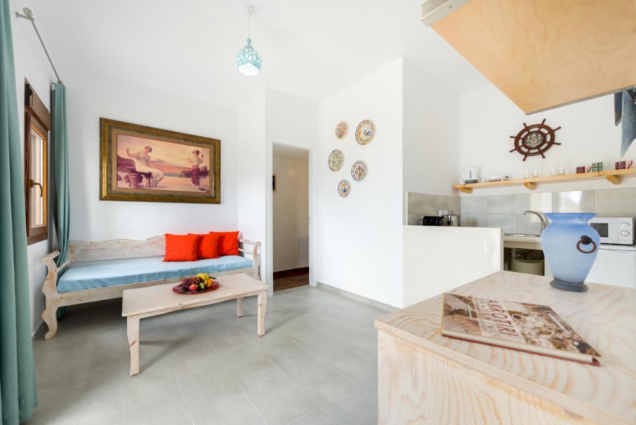 Moschatos Beach House Kamári Екстериор снимка