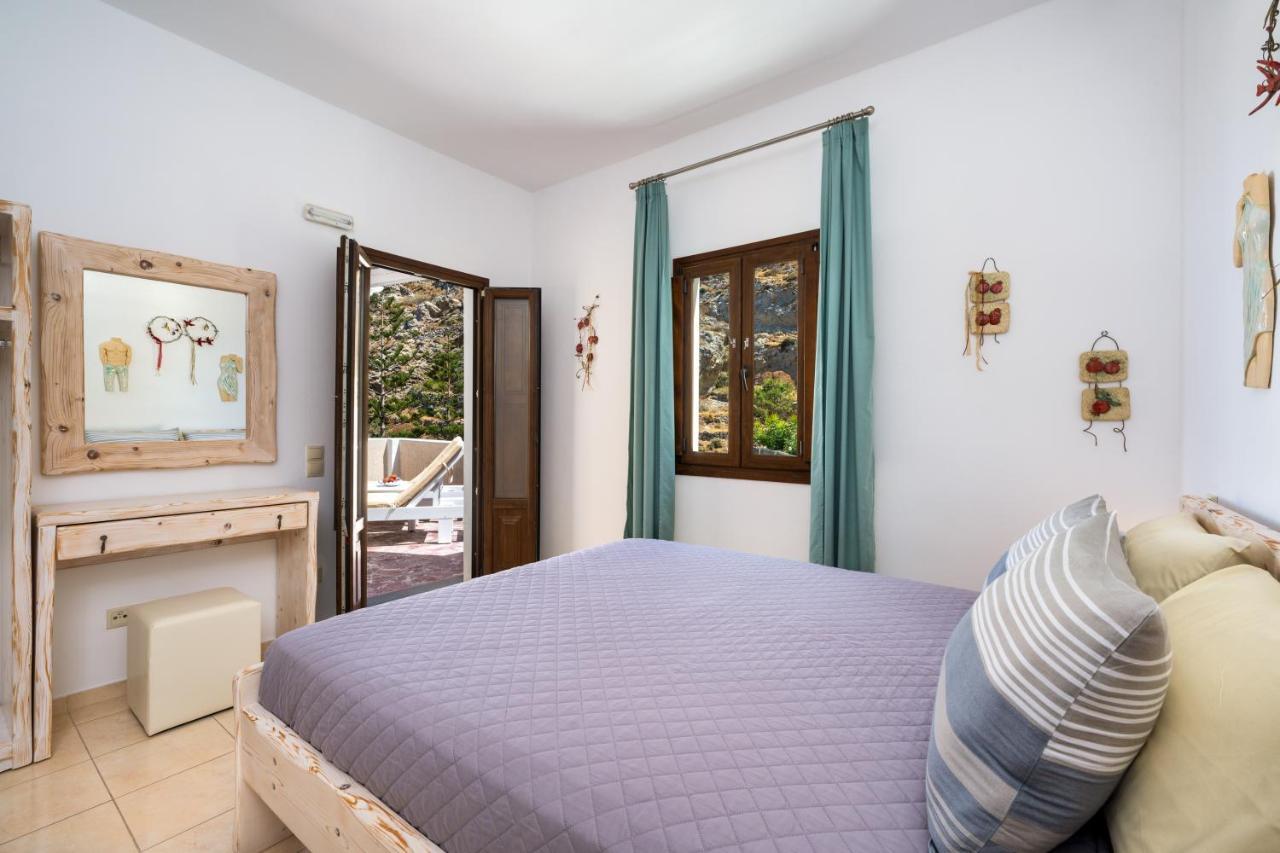 Moschatos Beach House Kamári Екстериор снимка
