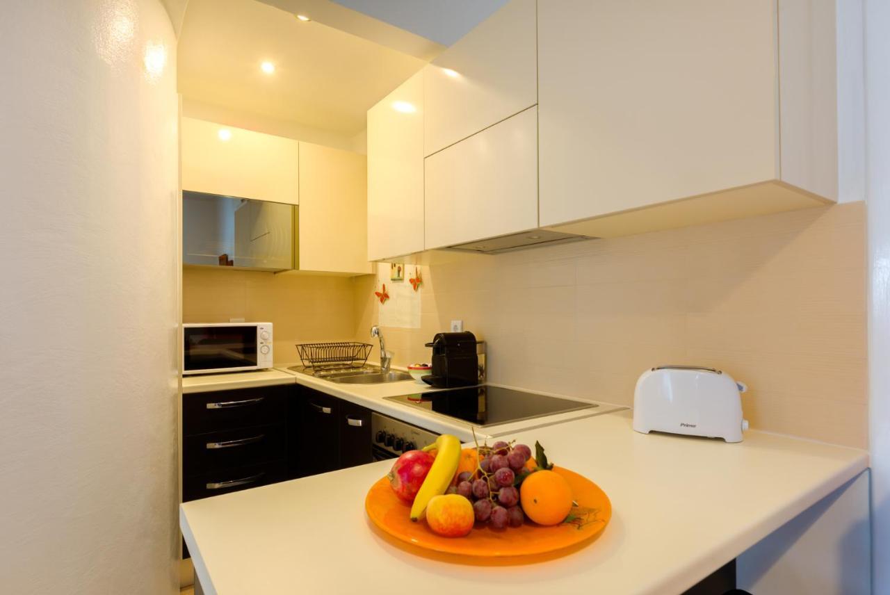 Moschatos Beach House Kamári Екстериор снимка