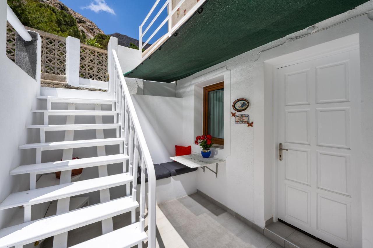 Moschatos Beach House Kamári Екстериор снимка