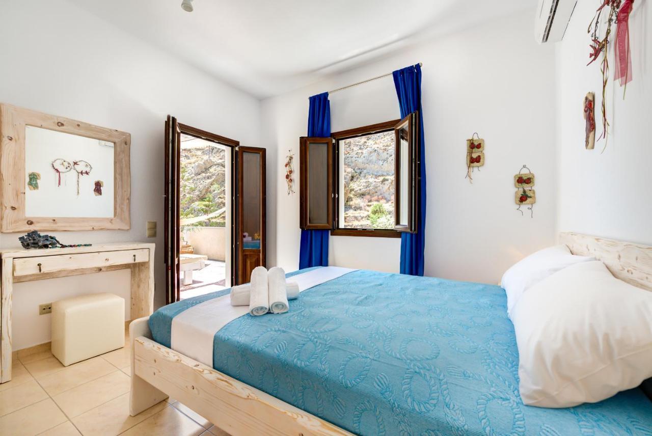 Moschatos Beach House Kamári Екстериор снимка