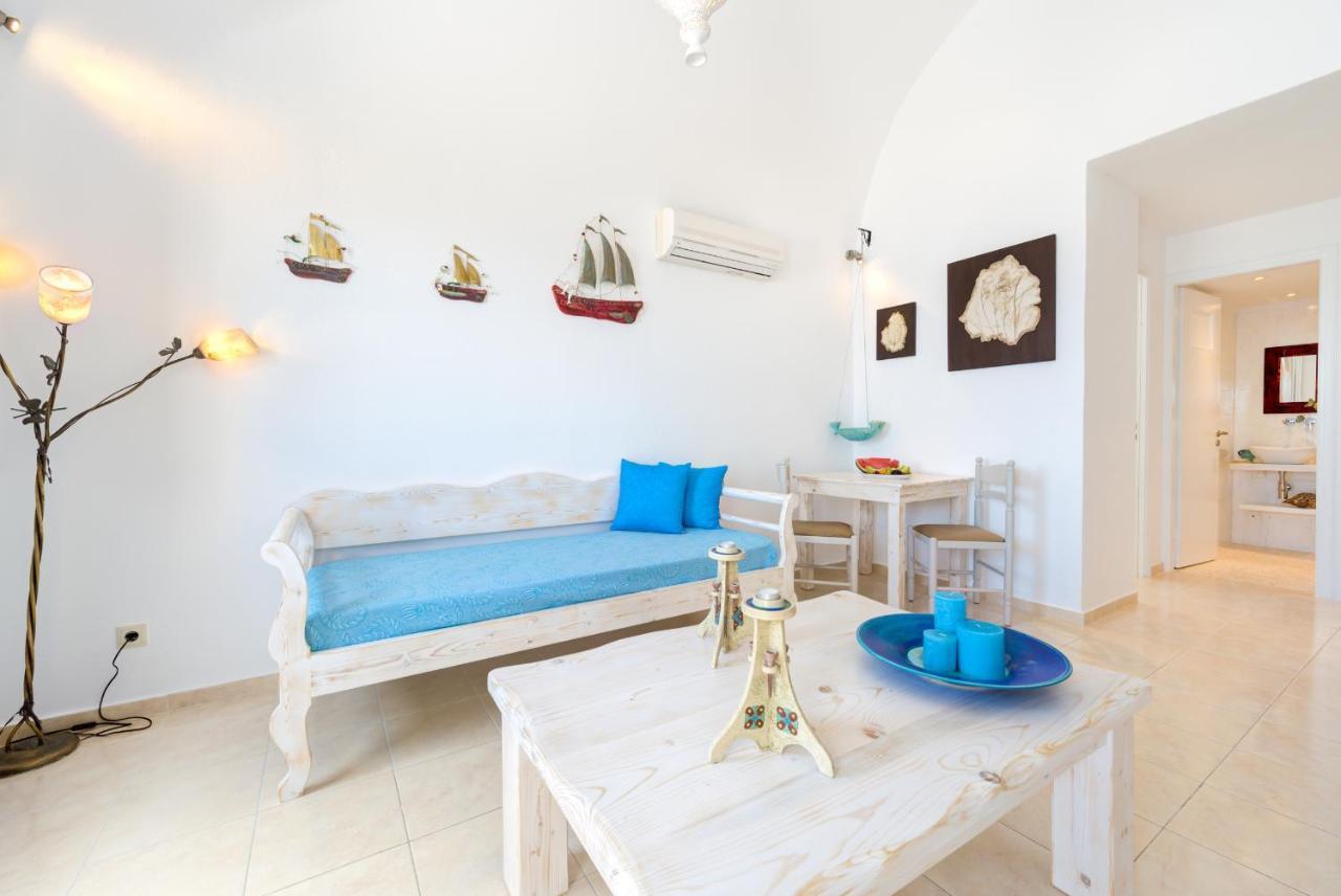 Moschatos Beach House Kamári Екстериор снимка