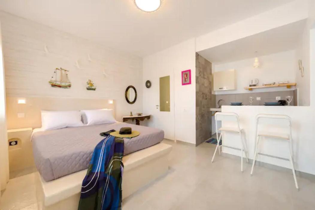 Moschatos Beach House Kamári Екстериор снимка
