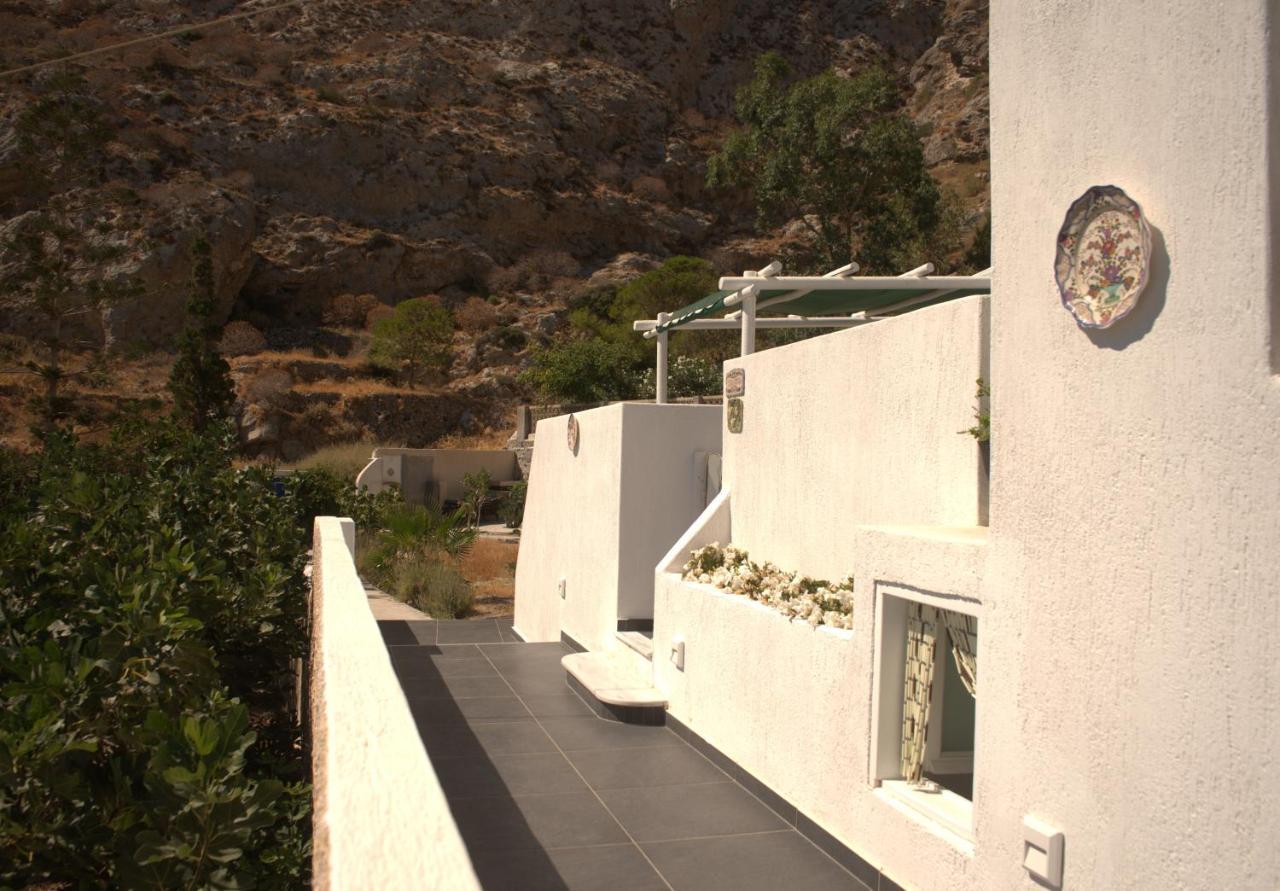 Moschatos Beach House Kamári Екстериор снимка
