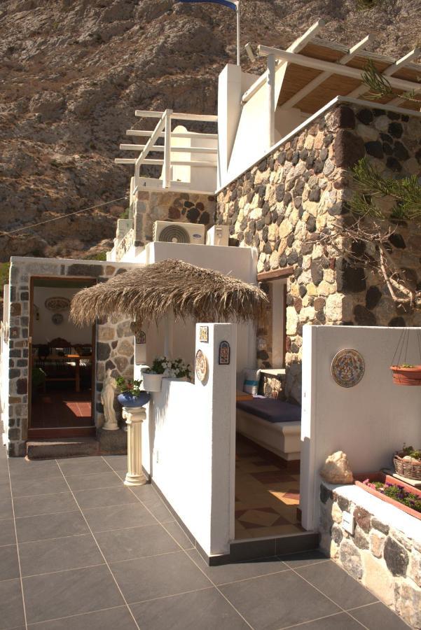 Moschatos Beach House Kamári Екстериор снимка
