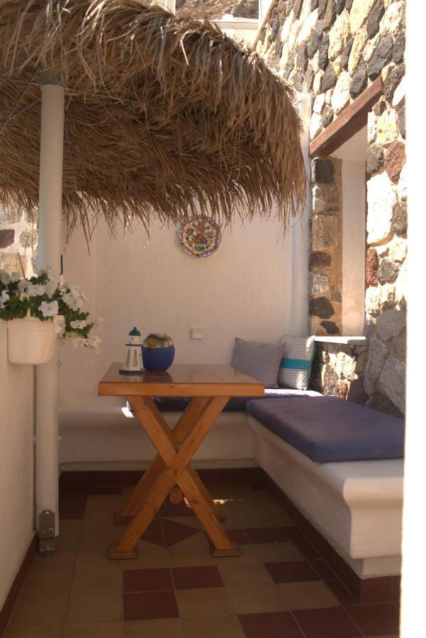 Moschatos Beach House Kamári Екстериор снимка