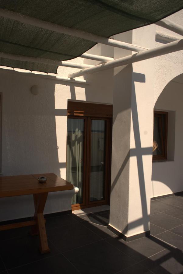 Moschatos Beach House Kamári Екстериор снимка