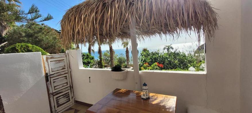 Moschatos Beach House Kamári Екстериор снимка